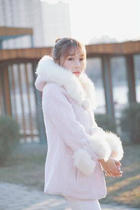 老婆出差闺蜜来家住几天